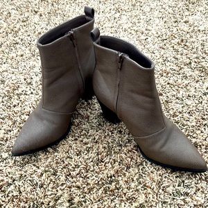 Pointed toe mid ankle boot